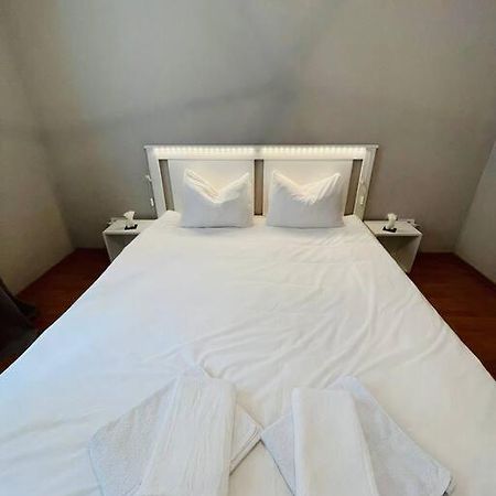 Chic Retreat Timisoara Apartment Exterior photo